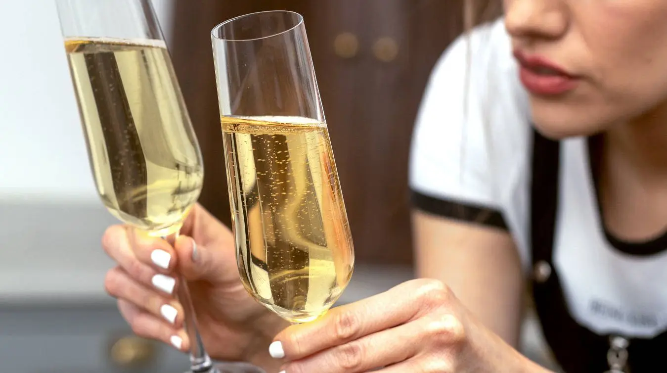 Rượu vang Sparkling đ&atilde; ph&aacute;t triển như thế n&agrave;o